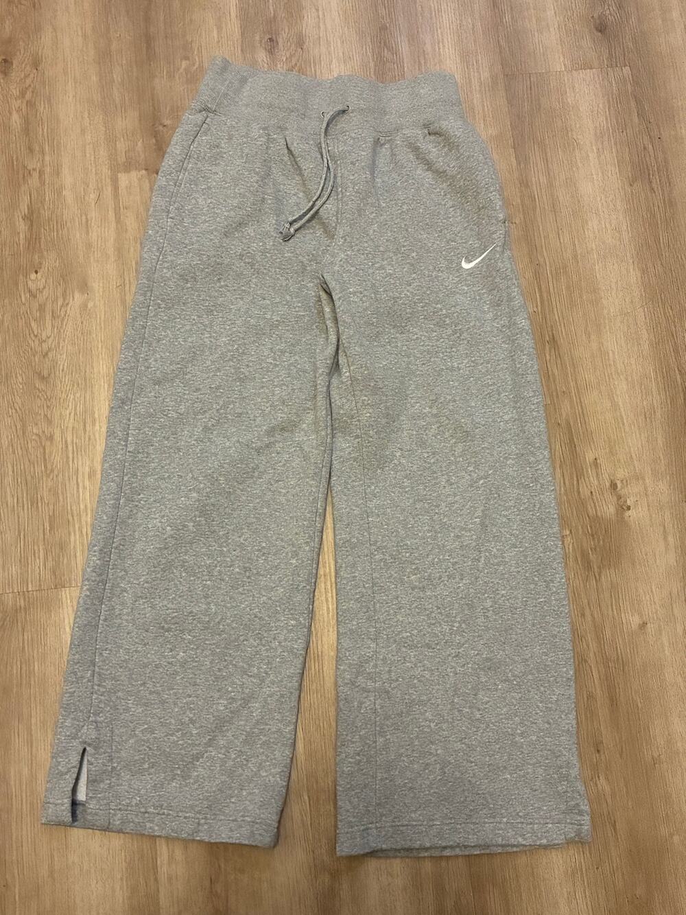 Gray Nike Women's 

Phoenix Fleece High-Waisted Wide-Leg Sweatpants Size M